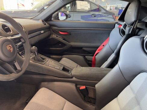 Used 2025 Porsche 718 Cayman GT4 RS image 32