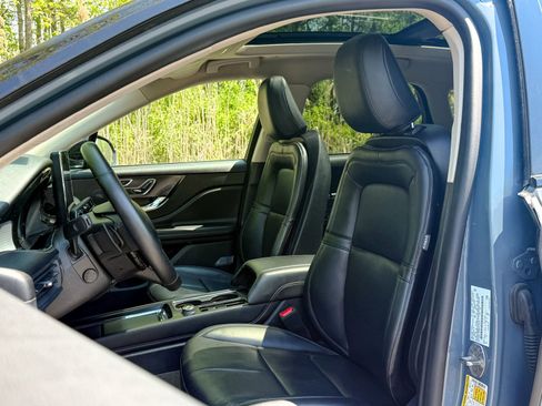 Used 2023 Lincoln Corsair AWD w/ Equipment Group 101A image 17