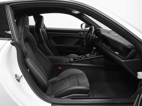 Certified 2025 Porsche 911 GT3 RS RWD image 39
