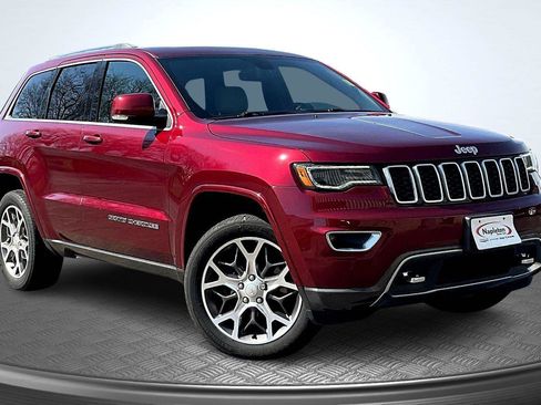 Used 2018 Jeep Grand Cherokee Limited AWD/4WD image 13