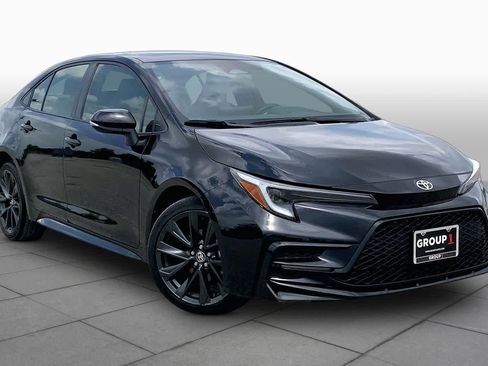 Used 2024 Toyota Corolla SE FWD image 3