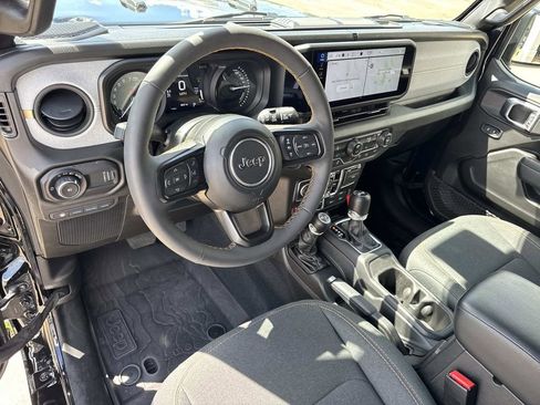 Used 2024 Jeep Wrangler Unlimited image 37