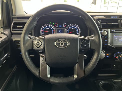 Used 2018 Toyota 4Runner TRD Off-Road AWD/4WD image 12