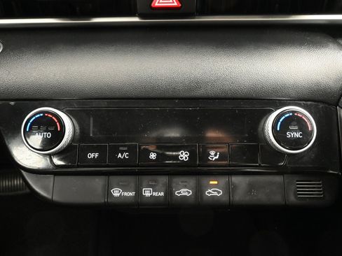 Used 2023 Hyundai Elantra SEL image 18