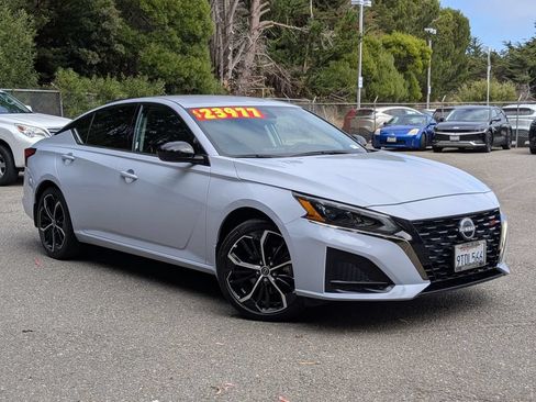 Used 2025 Nissan Altima 2.5 SR FWD image 2