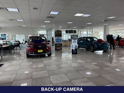 Used 2023 Ford Edge SEL w/ Sport Appearance Package AWD/4WD image 9