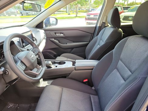 Used 2025 Nissan Rogue SV FWD image 24