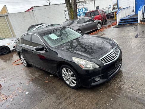 Used 2011 INFINITI G37 x Sedan w/ Premium Pkg image 2