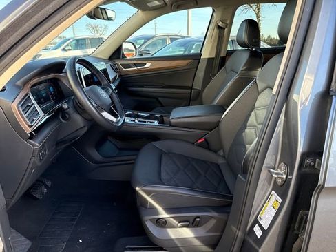 Used 2024 Volkswagen Atlas SE image 19