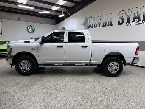 Used 2024 RAM 2500 Tradesman w/ Chrome Appearance Group AWD/4WD image 5