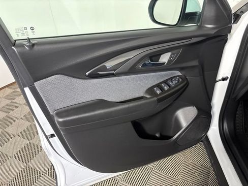 Used 2023 Chevrolet TrailBlazer LT FWD image 12