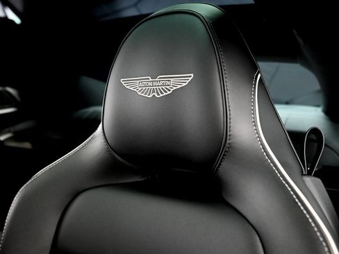 Used 2025 Aston Martin Vanquish image 23