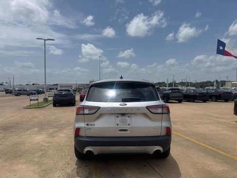 Used 2020 Ford Escape SE FWD image 17