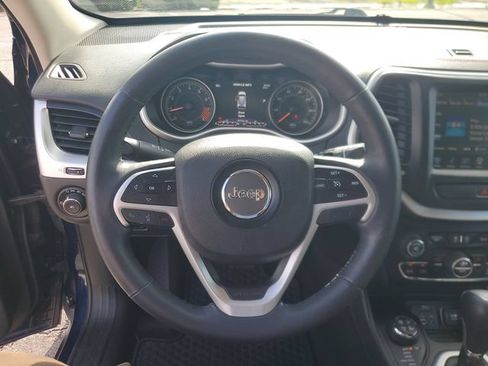 Used 2015 Jeep Cherokee Trailhawk w/ Comfort/Convenience Group AWD/4WD image 21
