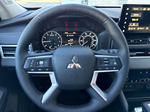 New 2026 Mitsubishi Outlander AWD image 18