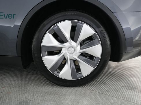 Used 2023 Tesla Model Y Long Range AWD/4WD image 9
