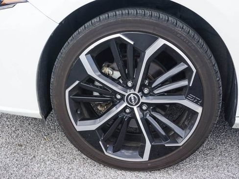 Used 2024 Nissan Altima 2.5 SR FWD image 10