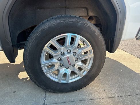 Used 2024 GMC Sierra 2500 SLT image 9