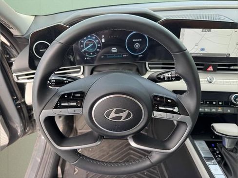 New 2025 Hyundai Elantra Limited FWD image 27