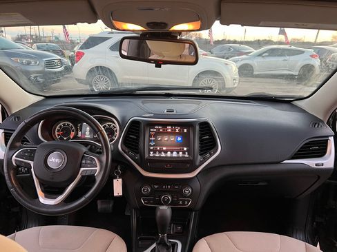 Used 2015 Jeep Cherokee Latitude FWD image 19