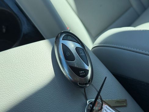 Used 2025 Hyundai Elantra Limited image 22