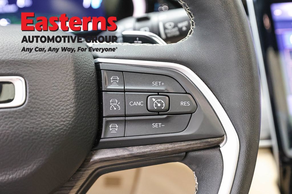 Used 2023 Jeep Grand Cherokee 4WD 4xe w/ Luxury Tech Group II image 18