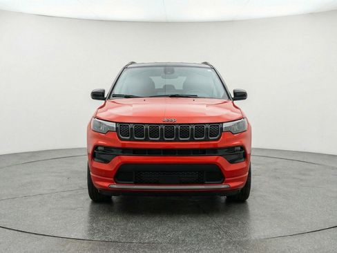 Used 2025 Jeep Compass Limited AWD/4WD image 2