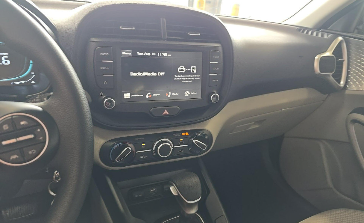 Certified 2025 Kia Soul LX w/ LX Technology Package FWD image 12
