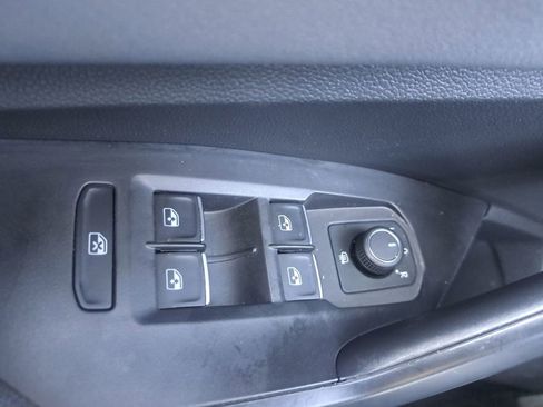 Used 2025 Volkswagen Jetta SE image 18