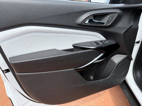 New 2026 Chevrolet Trax LT w/ Sunroof Package FWD image 9