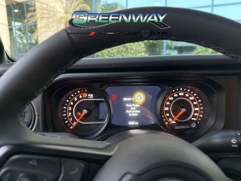 Used 2025 Jeep Gladiator Mojave w/ Convenience Group image 14