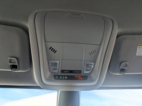 Used 2021 GMC Acadia SLE image 34