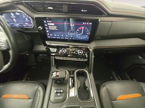 Used 2023 GMC Sierra 1500 AT4 w/ Technology Package AWD/4WD image 11
