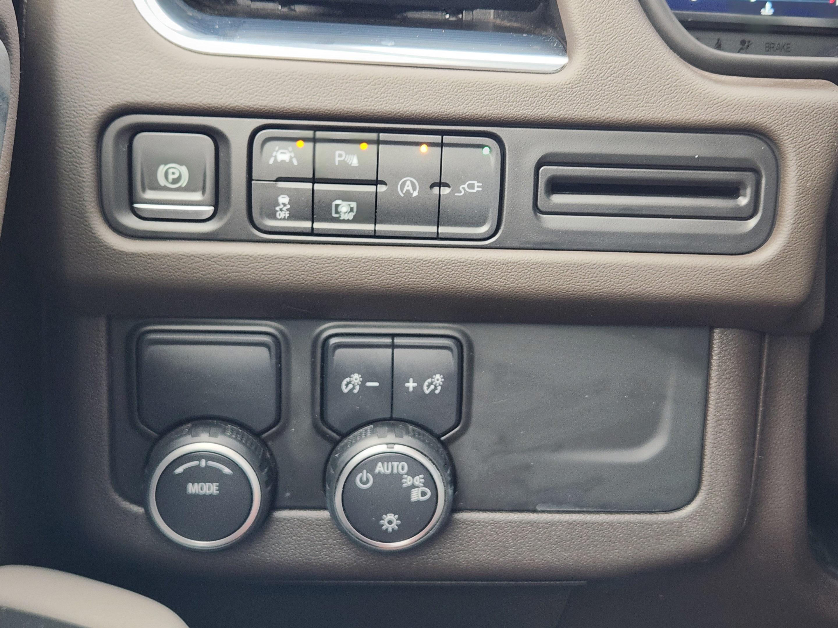 Used 2022 Chevrolet Tahoe LT w/ Luxury Package RWD image 16