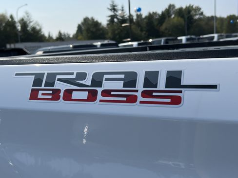 Used 2022 Chevrolet Silverado 1500 Custom Trail Boss image 12
