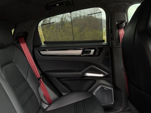 Used 2022 Porsche Cayenne Turbo GT image 39