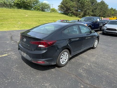 Used 2019 Hyundai Elantra SE w/ Cargo Package FWD image 3