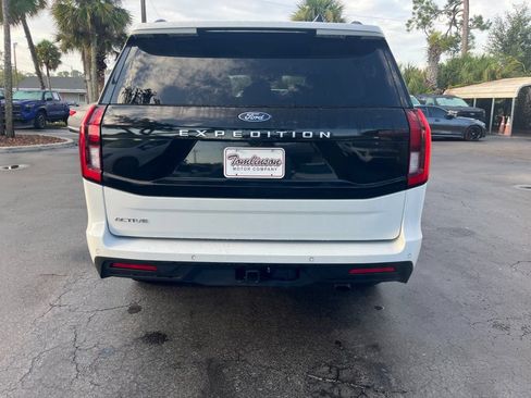 Used 2025 Ford Expedition Active AWD/4WD image 4