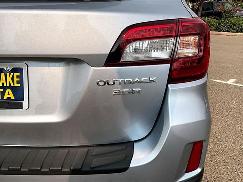 Used 2017 Subaru Outback 3.6R Limited AWD/4WD image 9