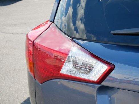 Used 2013 Toyota RAV4 LE AWD/4WD image 17