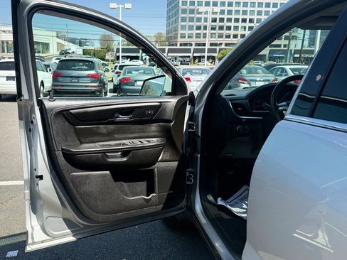 Used 2017 Chevrolet Traverse LT AWD/4WD image 9