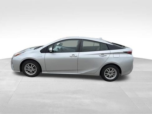 Used 2017 Toyota Prius Four image 6