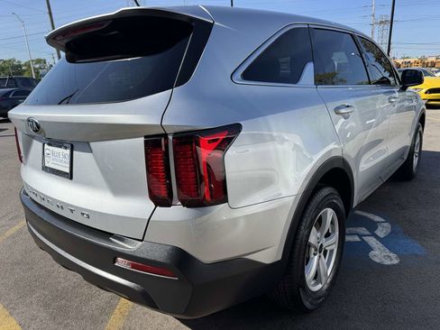 Used 2021 Kia Sorento LX AWD/4WD image 5