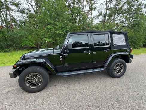 Used 2017 Jeep Wrangler Unlimited Sahara AWD/4WD image 5