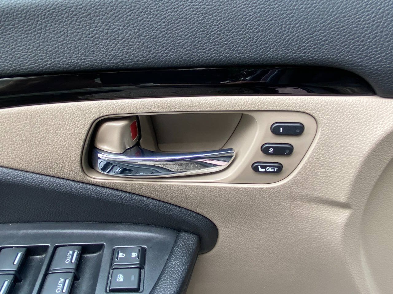 Used 2016 Honda Pilot Touring image 16