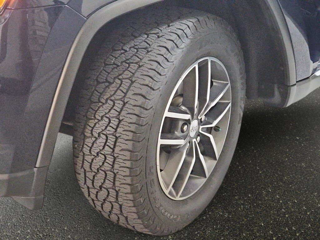 Used 2017 Jeep Grand Cherokee Limited AWD/4WD image 34