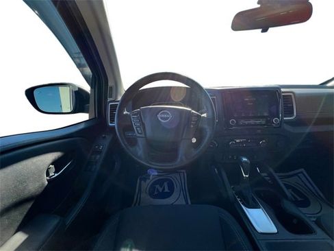 Used 2022 Nissan Frontier SV image 12