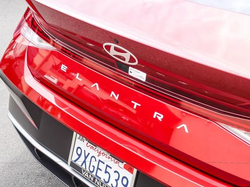 Certified 2025 Hyundai Elantra SEL FWD image 9