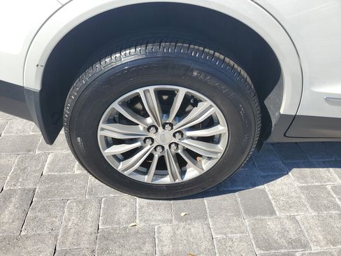 Used 2018 Cadillac XT5 Luxury w/ Driver Awareness Package image 6