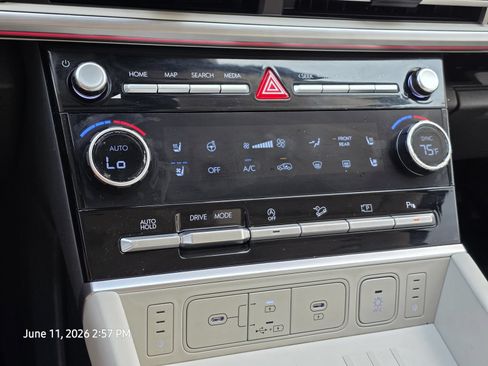 Used 2025 Hyundai Santa Fe Calligraphy FWD image 25
